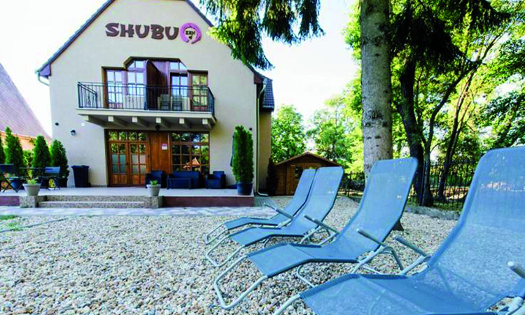 Ingyenes zárt Parkoló